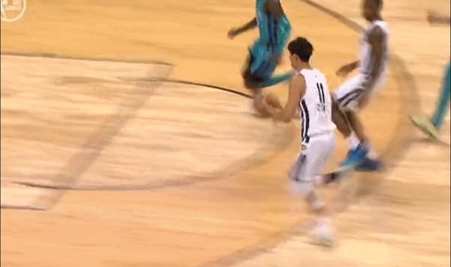 开云体育下载-两中国小将亮相夏联 小曾发挥一般张镇麟积极主动