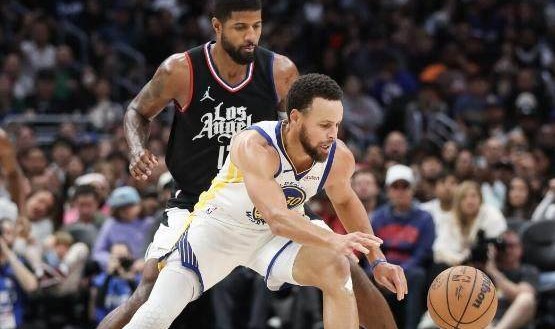 开云APP-前勇士GM迈尔斯：库里想再冲冠 得到一个乔治不够