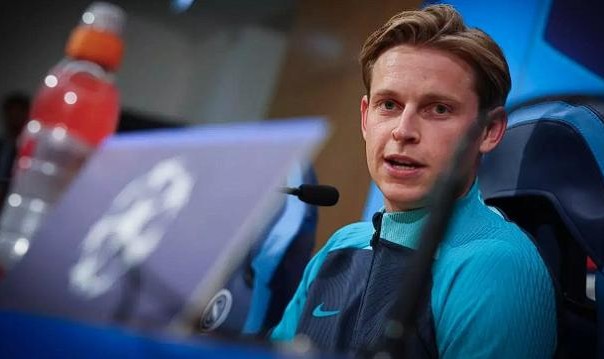 开云-巴萨大战前内斗不止，德容开炮为哪般？