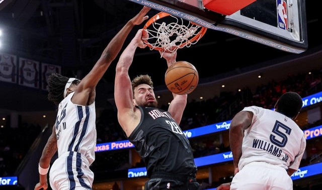 开云体育官网-轰33+9+6！火箭23岁王牌中锋复活，杜兰特大赞：和我配合越发默契