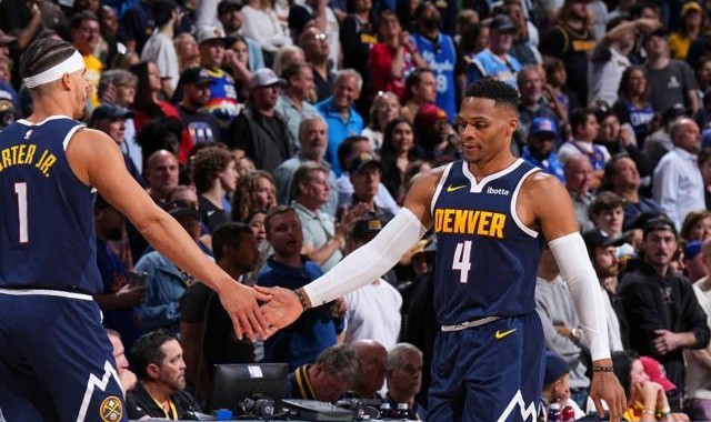 开云体育下载-韦少真成毒药？两战18中2坑苦约基奇：掘金板凳告急