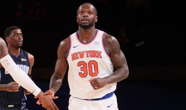 开云-没有后卫怎么办？兰德尔大号三双 一人扛起前后场