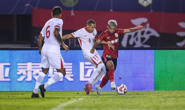 开云官网-中超保级三队上演冲刺战 亚泰斗志让对手汗颜