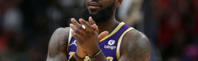 开云APP-詹姆斯接受提前续约合同，他夺冠的窗口在急速关闭