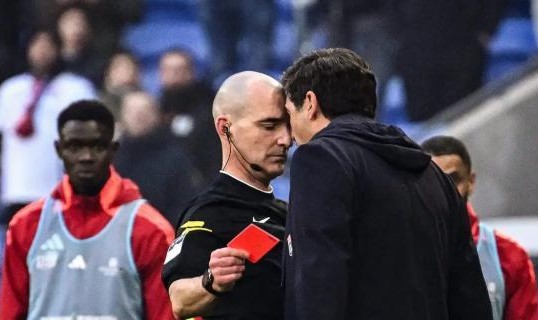 kaiyun-“疯”塞卡冲冠一怒向裁判，只因心系俄乌形势？