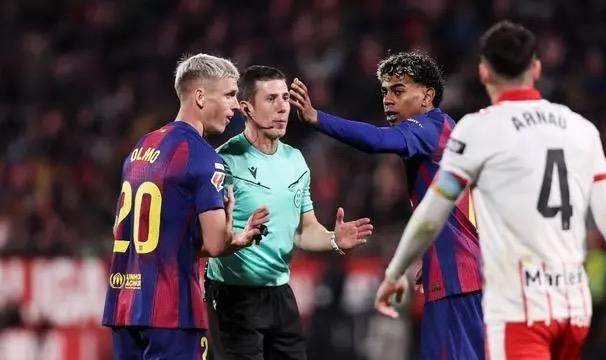 开云体育官网-巴萨连败让出榜首，裁判、前锋、后卫谁是祸首？