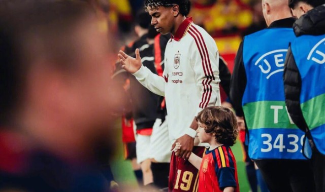 开云体育官网-西班牙球迷唱歧视穆斯林口号，亚马尔发文谴责种族歧视|埃及|拉米内·亚马尔|西班牙足球队|足球|世界杯_新浪体育_新浪新闻