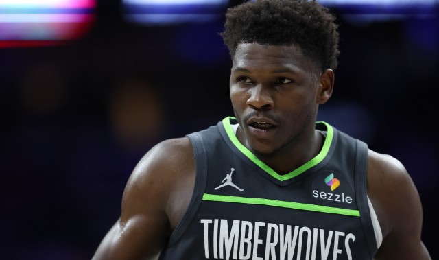 开云APP-爱德华兹右膝伤病继续缺席今日比赛！康利/兰德尔/道苏姆也将缺席